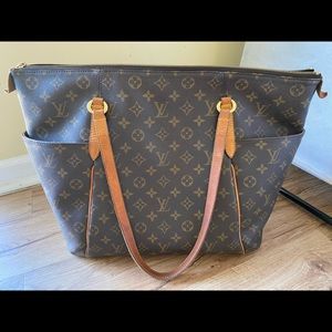 Louis Vuitton totally - trade  for a ysl crossbody